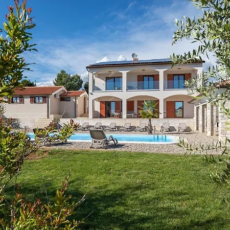 Zuccon Villa *